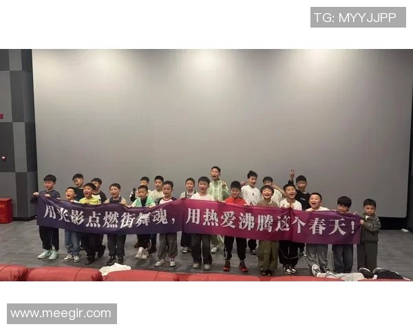 街舞热潮：深入成都街舞队成员的独特才华与个人风采探讨